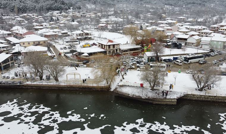 İzmir'deki Gölcük Gölü buz tuttu