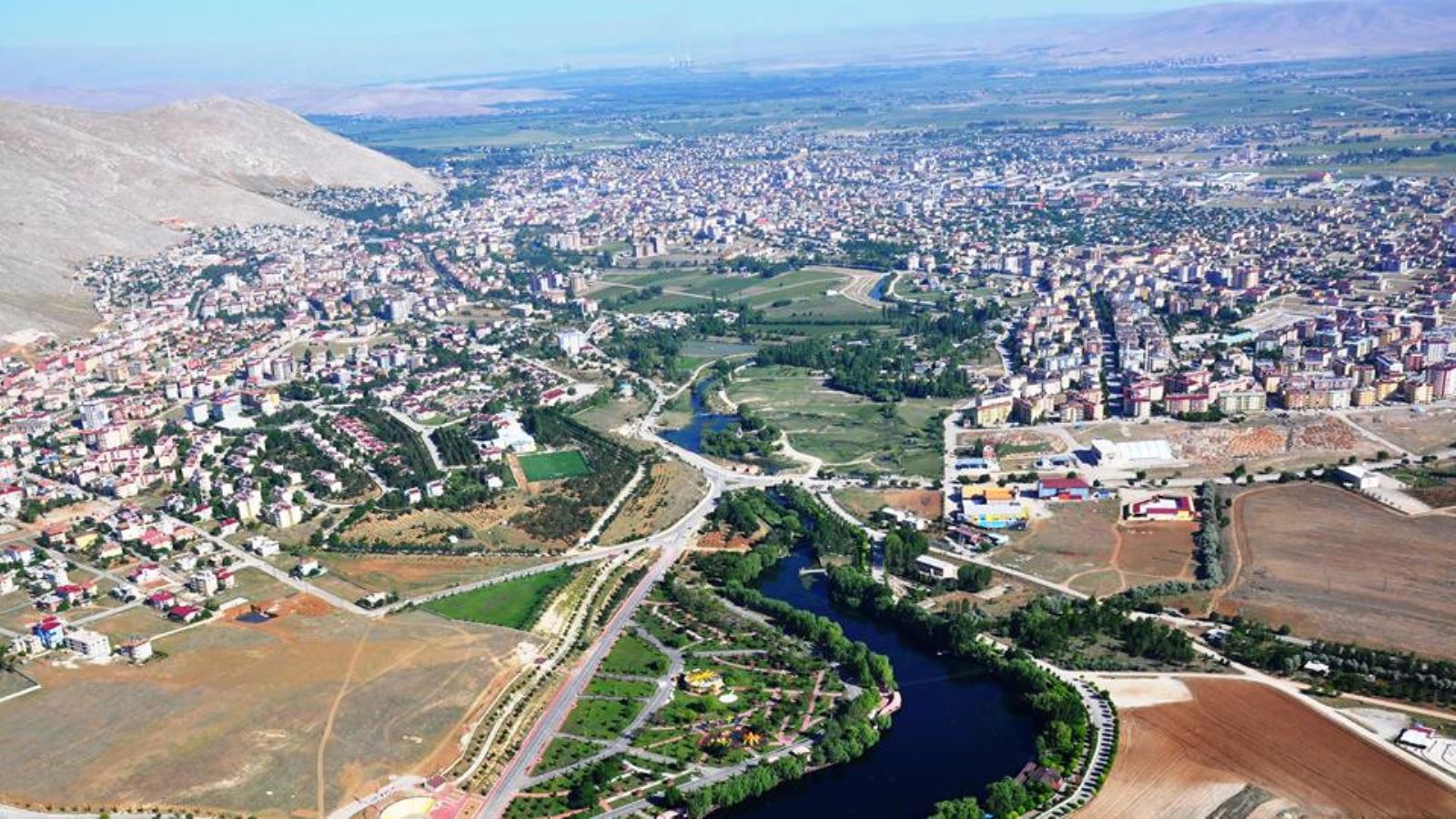 Kahramanmaraş'ın ilçeleri! Kahramanmaraş'ın kaç ilçesi var? Kahramanmaraş'ın ilçe nüfusları kaç? Kahramanmaraş'ın ilçe belediyeleri hangi partiden?