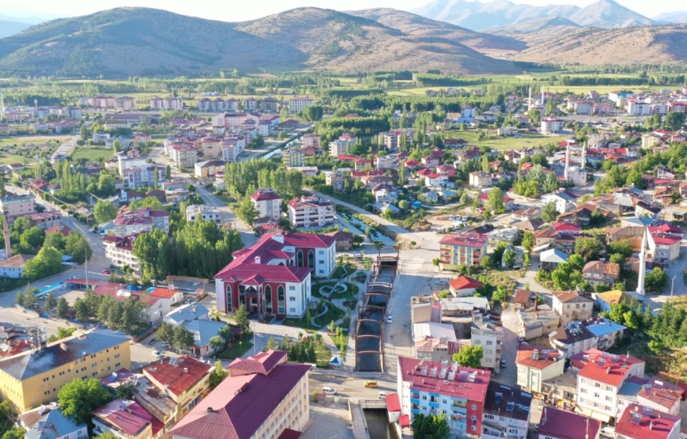 Kahramanmaraş'ın ilçeleri! Kahramanmaraş'ın kaç ilçesi var? Kahramanmaraş'ın ilçe nüfusları kaç? Kahramanmaraş'ın ilçe belediyeleri hangi partiden?