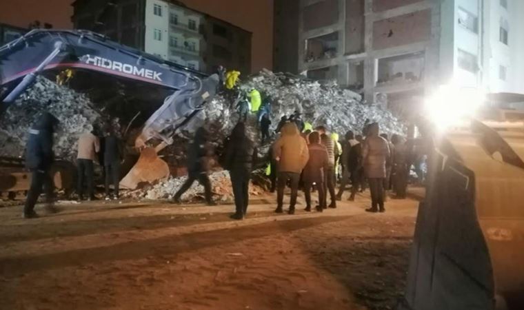 Elazığ'da çöken binada polis memurunun cansız bedenine ulaşıldı