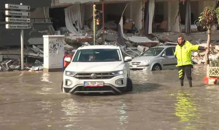 Son dakika... Hatay İskenderun'da depremin ardından 'deniz seviyesi' yükseldi!