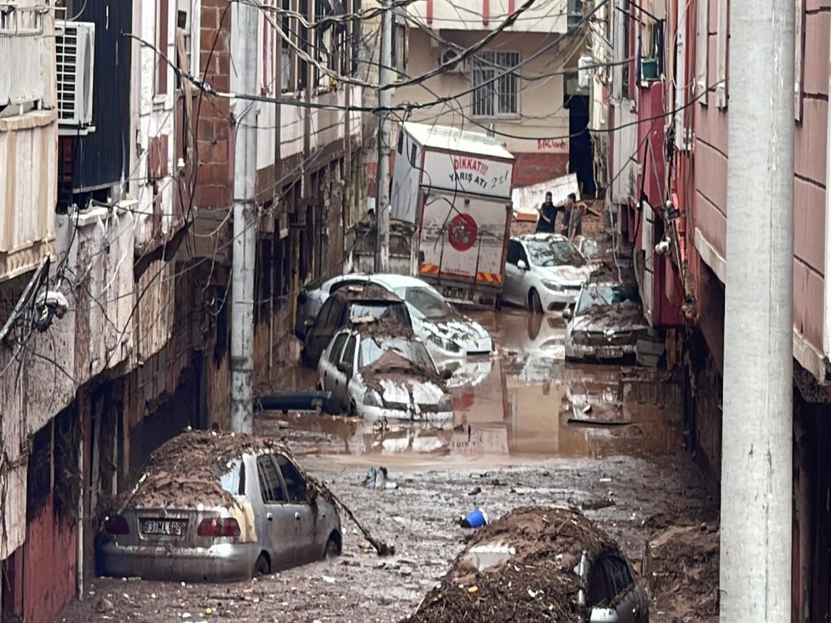 <p>Arama kurtarma çalışmaları sürerken Sağlık Bakanı Fahrettin Koca sosyal medya hesabından son durum hakkında açıklama yaptı.</p>