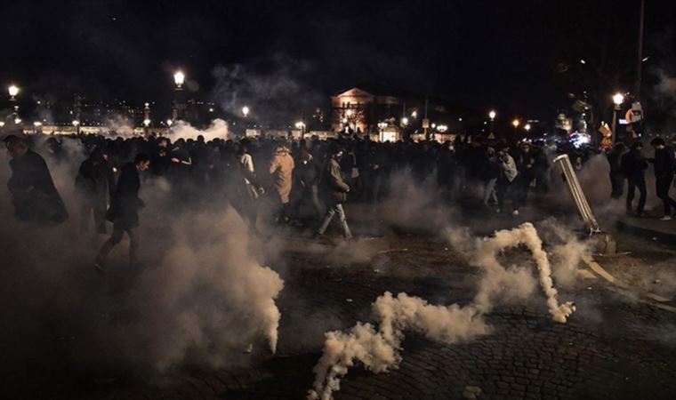 Paris'te emeklilik reformu karşıtlarının gösterisinde 120 kişi gözaltına alındı