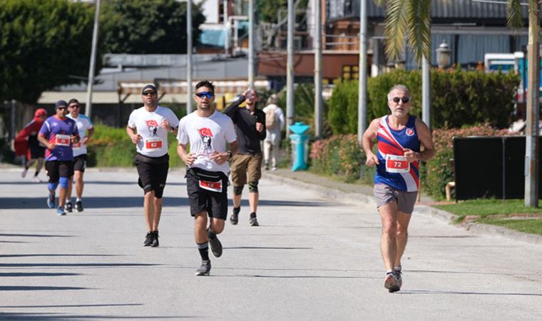 Alanya'da Atatürk Halk Koşusu ve Yarı Maratonu koşuldu