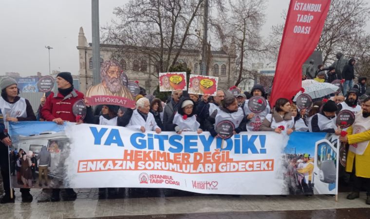 Hekimlerden depremde yaşamını yitirenler için sessiz yürüyüş: 'Ya gitseydik!'