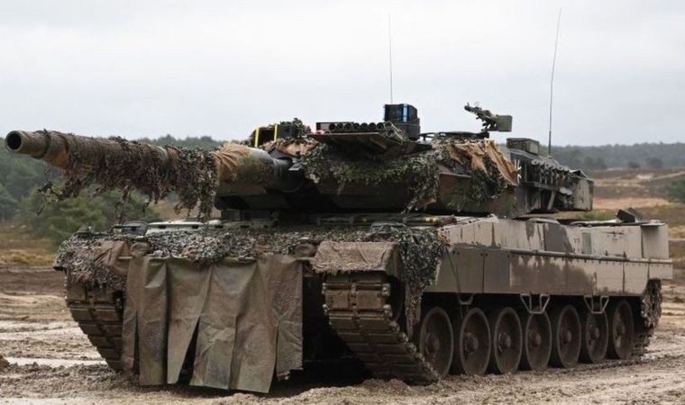 Almanya, Ukrayna'ya Leopard 2 tanklarını teslim etti