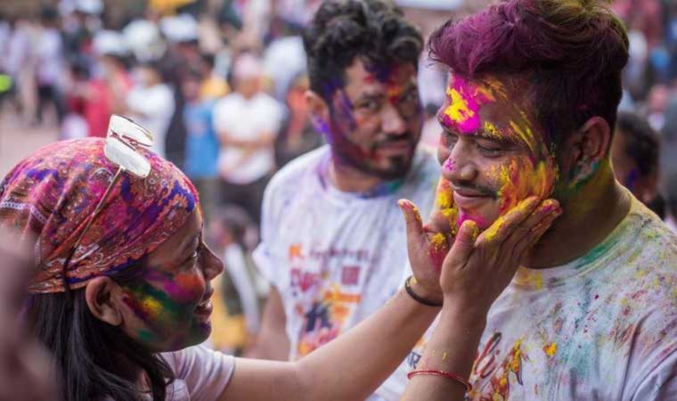 Nepal'deki Holi Festivali'nden renkli görüntüler