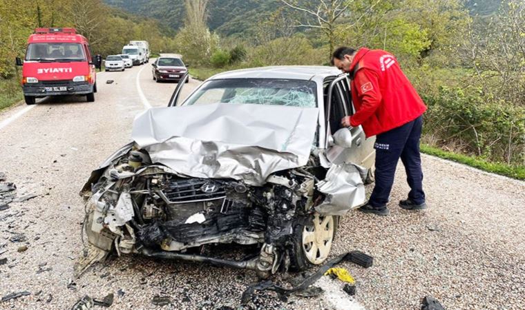 Otomobiller kafa kafaya çarpıştı: 1 kişi hayatını kaybetti, 1 kişi de yaralandı