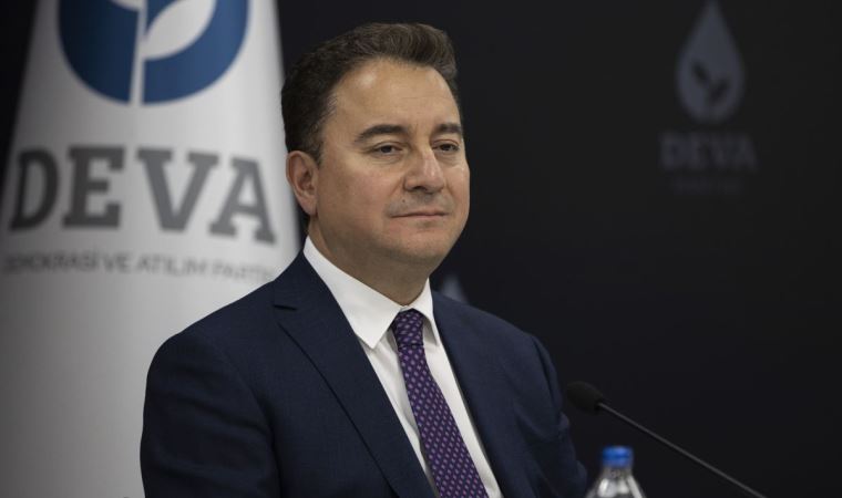 Cumhuriyet yazarlarından Ali Babacan'a 'Sadullah Ergin' tepkisi: Hiç olmazsa 'hatalıydık' deyin!