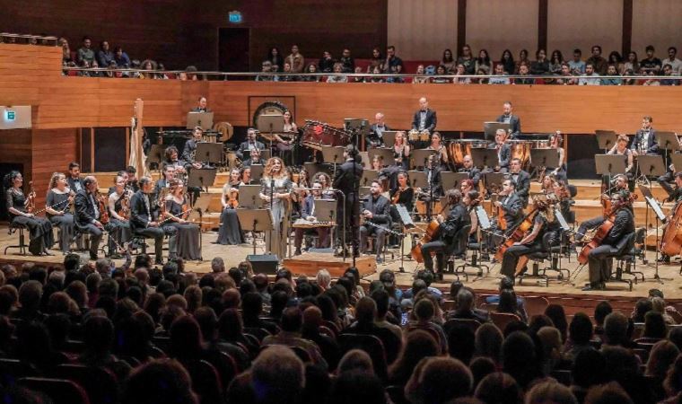 Olten Filarmoni Orkestrası Serenad Bağcan'la büyüledi