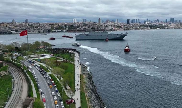 TCG Anadolu İstanbul Boğazı'ndan geçti