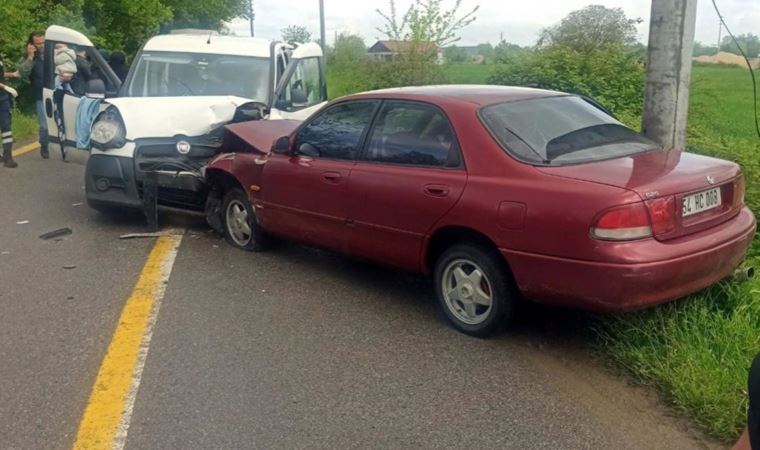 Sakarya'da otomobil ile araç çarpıştı: 3'ü çocuk 9 yaralı