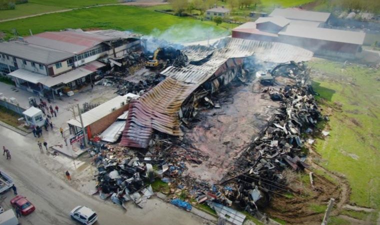 Elazığ’da yanan tavuk fabrikası havadan görüntülendi