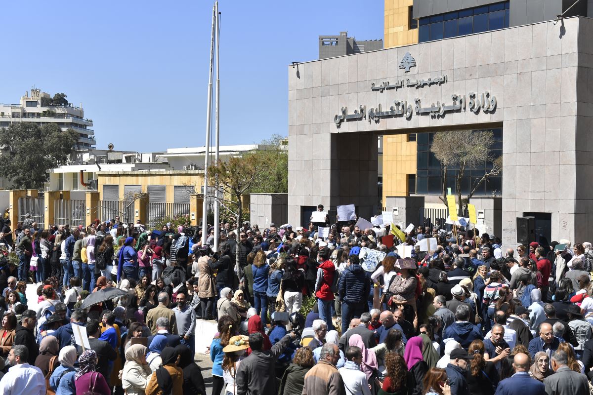 Lübnan'da 3 aydır grevde olan öğretmenlerden 'düşük maaş' protestosu