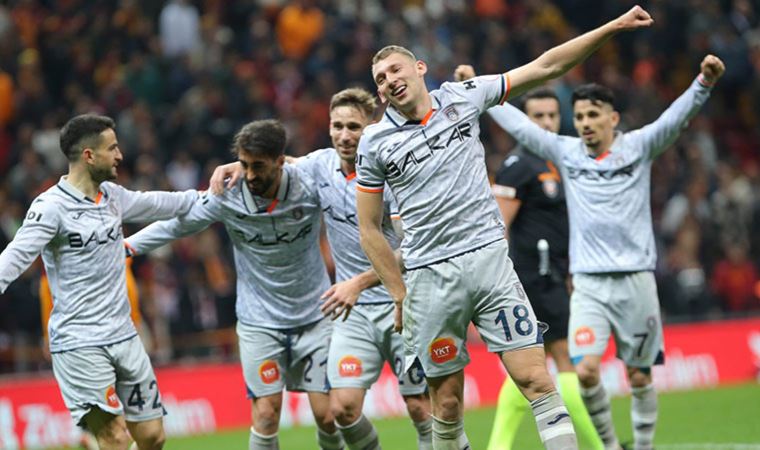 Galatasaray'a evinde büyük şok! Başakşehir yarı finalde...