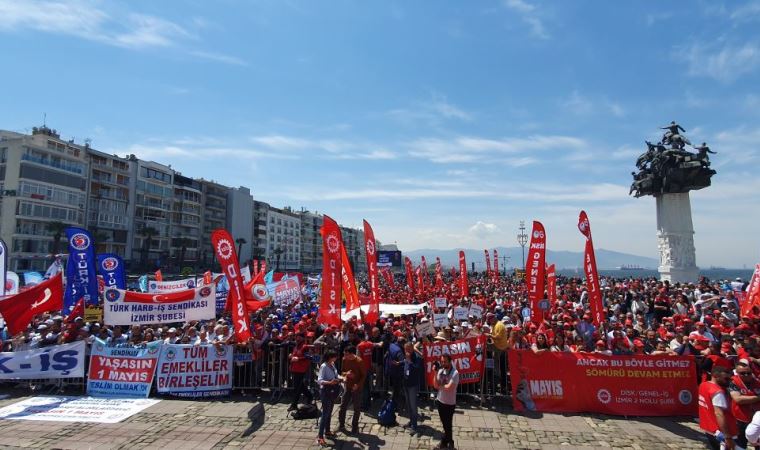 İzmir'de Emekçiler Gündoğdu Meydanı'nda