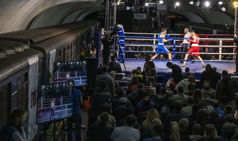 Ukrayna'da spor da yer altına indi: Boks turnuvası güvenlik nedeniyle metro istasyonunda düzenlendi!