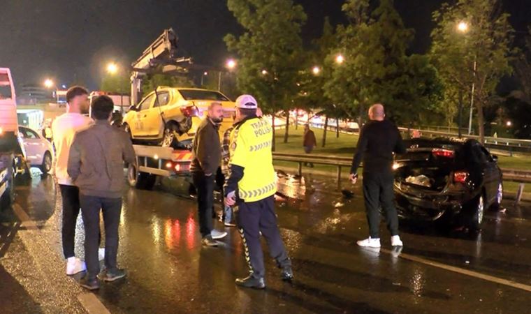 Maltepe D-100 Karayolu'nda 12 araçlık zincirleme kaza: 3 yaralı