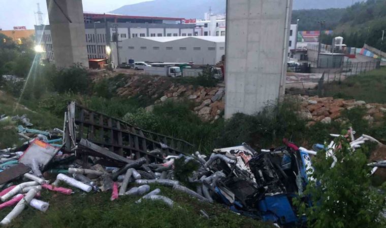 Gemlik’te kontrolden çıkan TIR dere yatağına düştü: 1 ölü