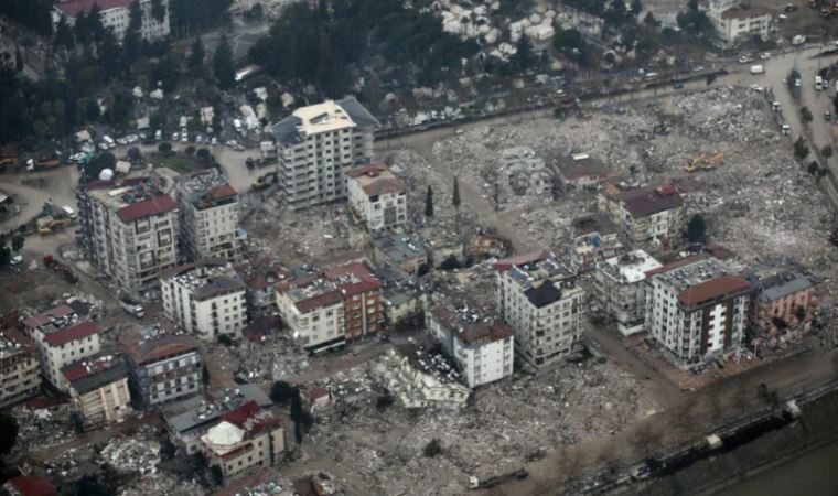 Depremzedelerin eşyalarına el koydular!