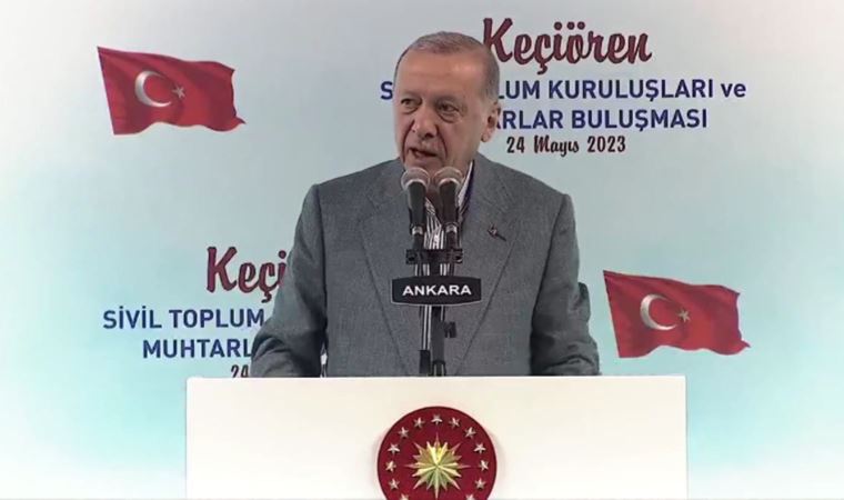 Erdoğan, Keçiören’de yaptığı konuşmada CHP lideri Kemal Kılıçdaroğlu’nu hedef alarak terörle yan yana göstermeye çalıştı ve Millet İttifakı’nı eleştirdi. Ayrıca, seçim günü rehavete kapılmamaları ve zafer sarhoşluğuna girmemeleri gerektiğini söyledi. Erdoğan ayrıca, hükümetleri değişen eski Türkiye günlerine geri dönülmeyeceğini vurgulayarak, Türkiye’nin güçlü bir parlamenter demokrasi olduğunu belirtti.