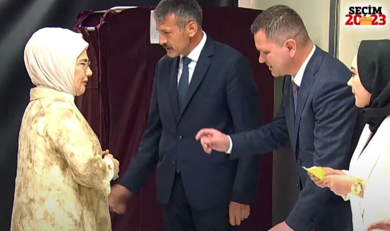 Emine Erdoğan 'kimliksiz' oy kullandı