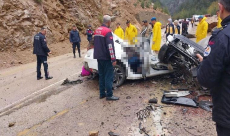 Üzerine kaya düşen otomobilde ölen öğretmenler son yolculuğuna uğurlanıyor