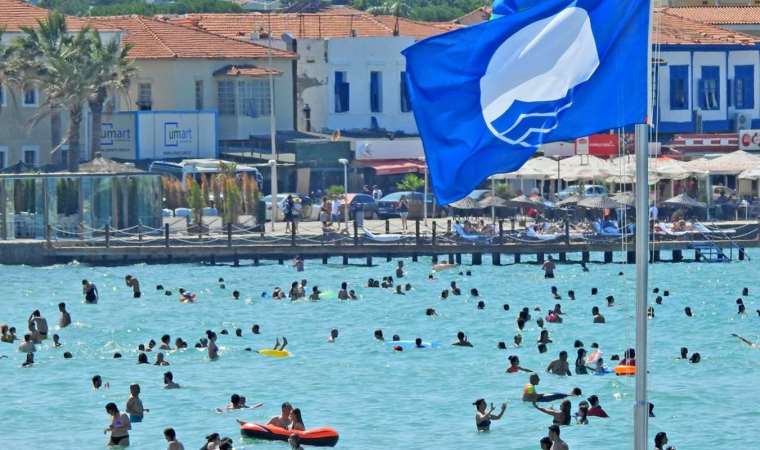 Çeşme yaz sezonuna 14 mavi bayraklı plajı ile giriyor