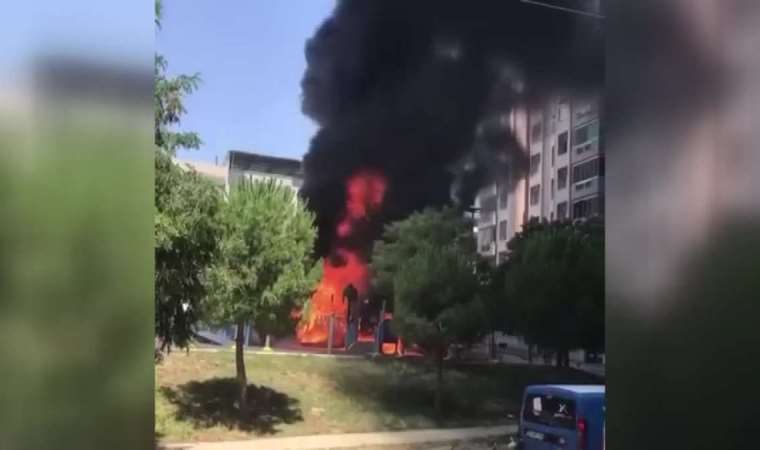 İzmir'de çocuk parkı kundaklandı