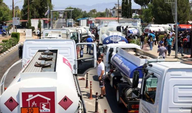 Rum akaryakıt istasyonları KKTC'den yakıt alınmasını protesto etti