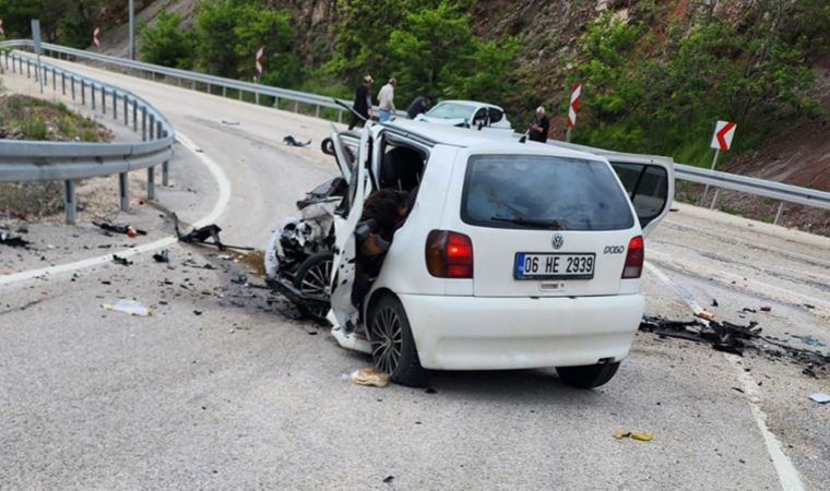 Ankara'da otomobiller kafa kafa çarpıştı: 3 ölü 4 yaralı