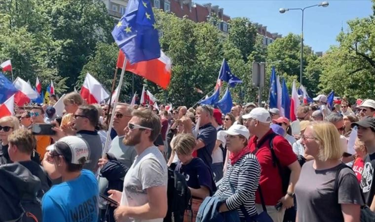 Polonya'da halk, 'son yılların en büyük siyasi protestosu' için bir araya geldi