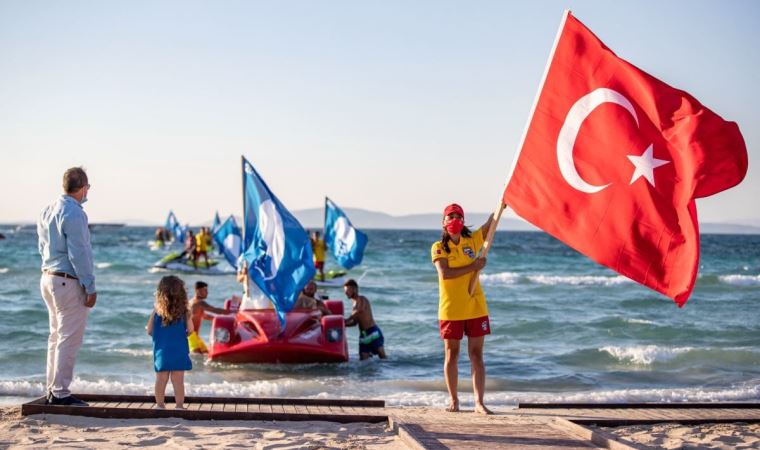 İzmir’de Mavi Bayraklı halk plajı sayısı 40’a çıktı