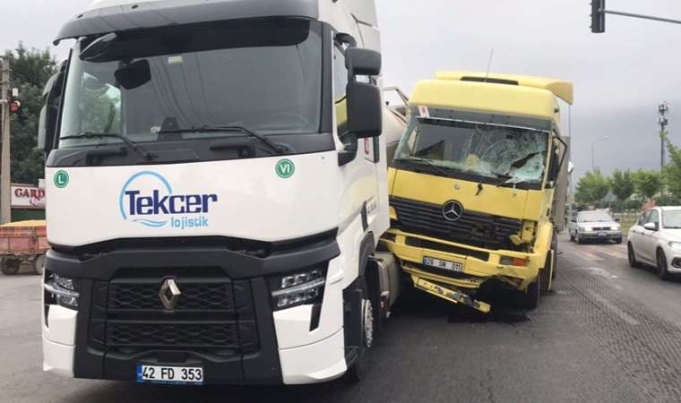 Konya'da TIR kırmızı ışıkta bekleyen araçlara çarptı: 12 yaralı