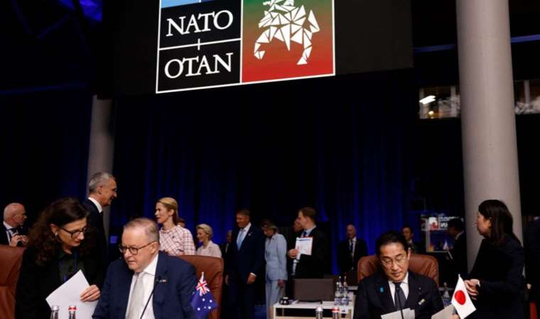 NATO liderleri zirvenin ikinci oturumuna katıldı