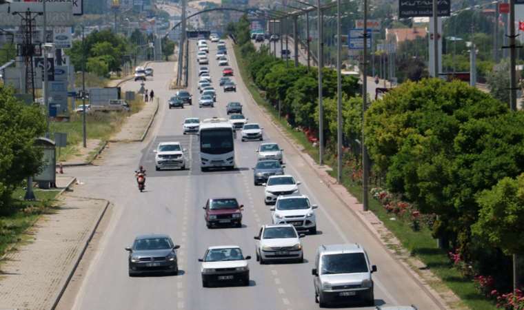 Bayram tatilinde Afyonkarahisar'dan 1 milyon 100 bin araç geçti