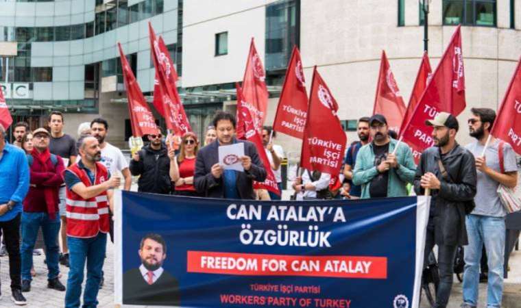 Tutuklu TİP Milletvekili Can Atalay için Londra'da oturma eylemi yapıldı