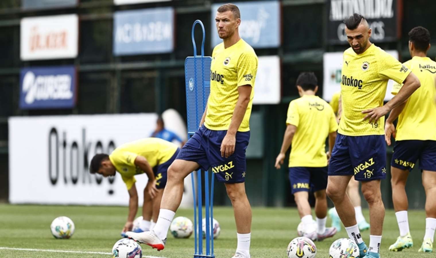 Fenerbahçe'de Edin Dzeko ilk antrenmanına çıktı