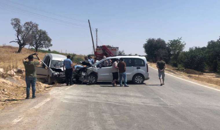 Gaziantep'te iki hafif ticari araç çarpıştı: 1 ölü, çok sayıda yaralı!