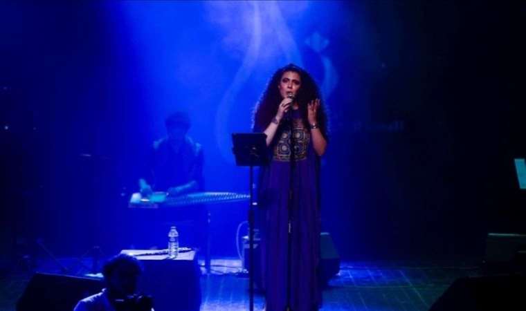 Nai Barghouti sings in Istanbul: Palestinian debut