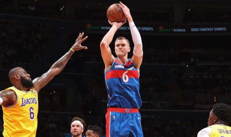 NBA yıldızı Kristaps Porzingis'ten Letonya'ya kötü haber