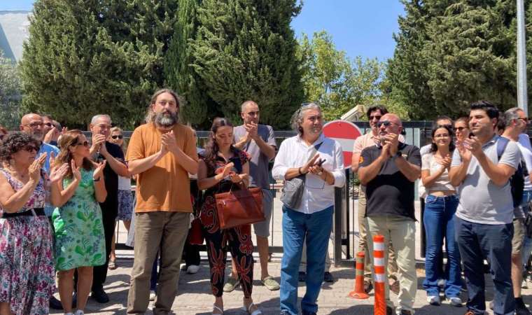 Barış Akademisyeni Aydın Arı Dokuz Eylülü Üniversitesi’ne geri döndü