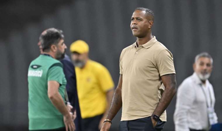 Patrick Kluivert: 'Takımlar anlaşırsa neden ertelenmesin'