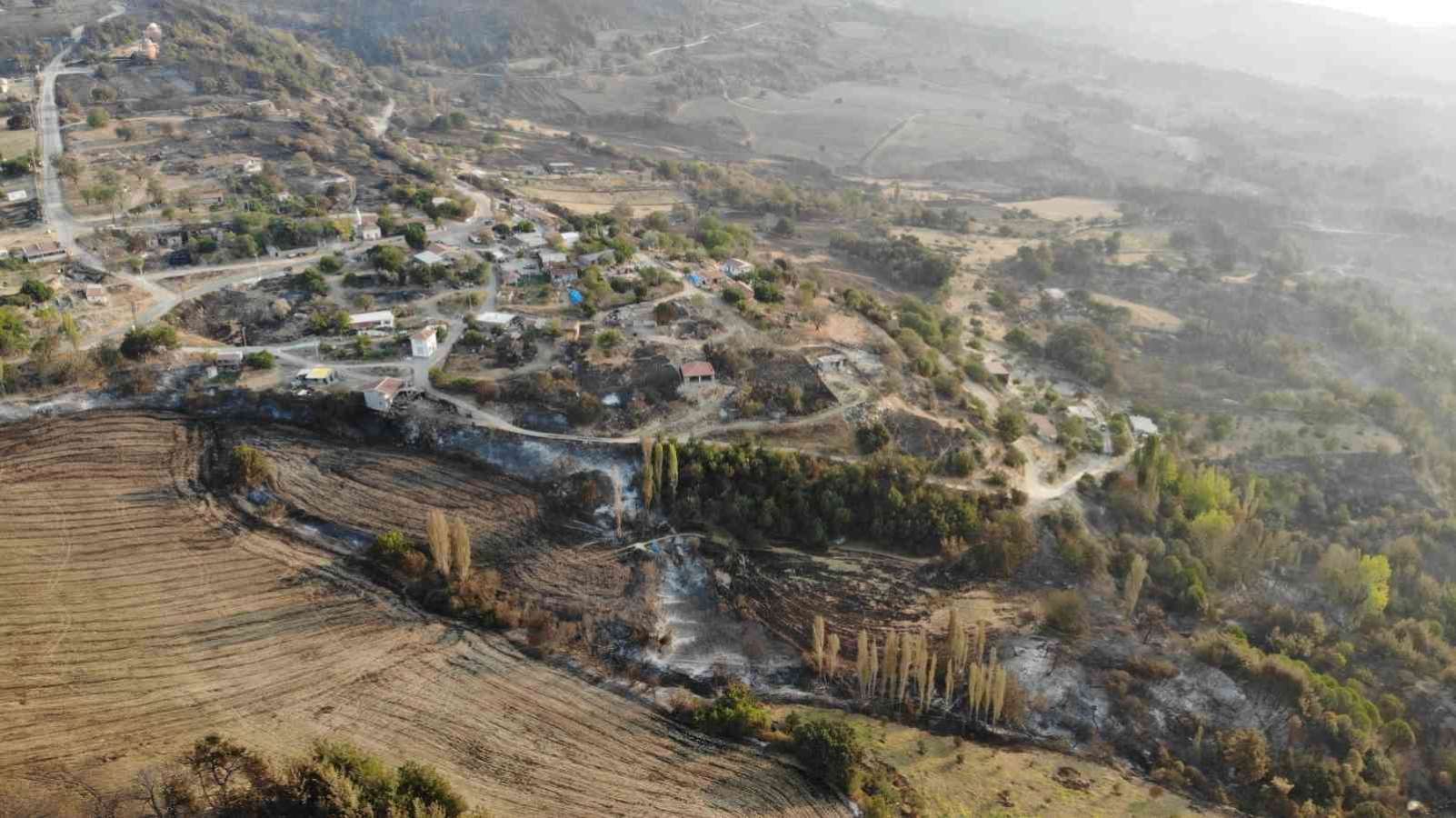 Çanakkale’de orman yangınının 3. gününde yanan alanlar böyle görüntülendi