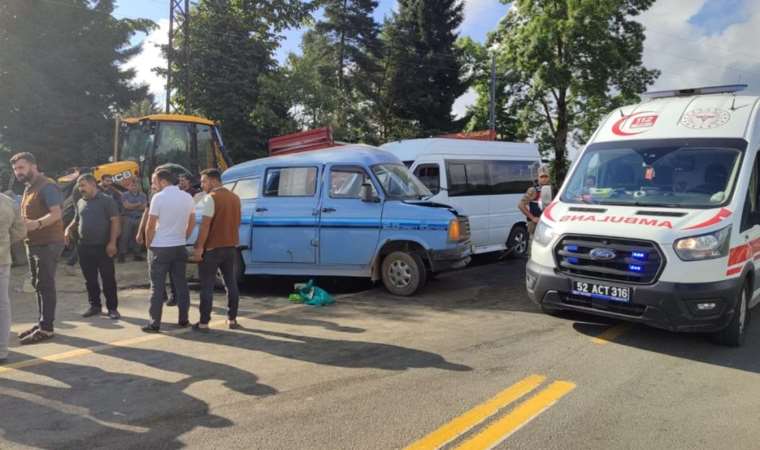 Ordu'da feci kaza... İki minibüs çarpıştı: 20 kişi yaralandı!