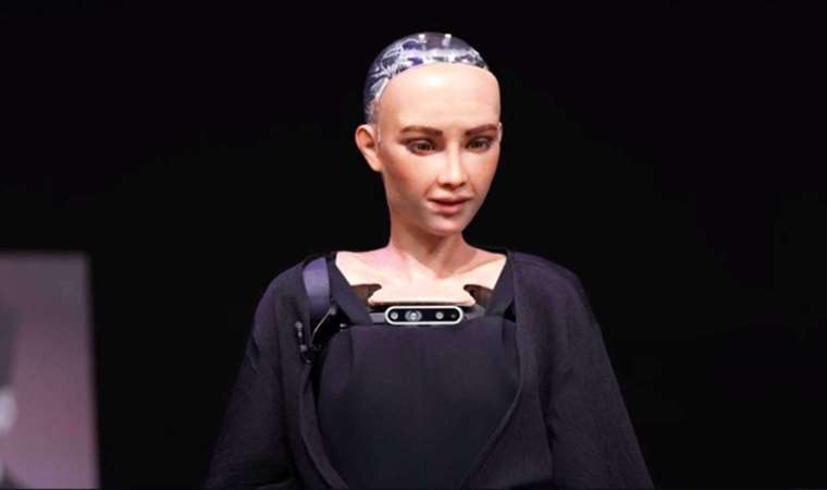 Cevabı gündem oldu: Mevzular Açık Mikrofon'da Robot Sophia'ya 'Kılıçdaroğlu' sorusu