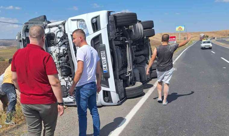 Tekirdağ'da faciadan dönüldü: TIR kontrolden çıktı