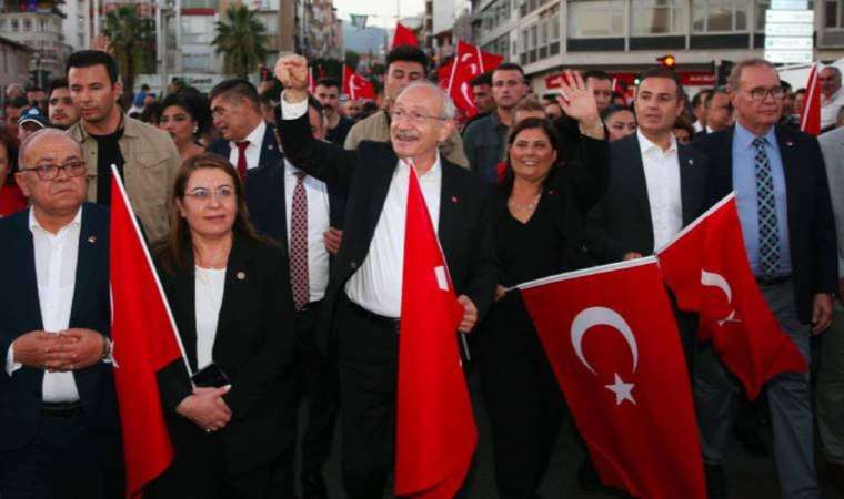 Kılıçdaroğlu, Aydın'da 30 Ağustos kortejinde