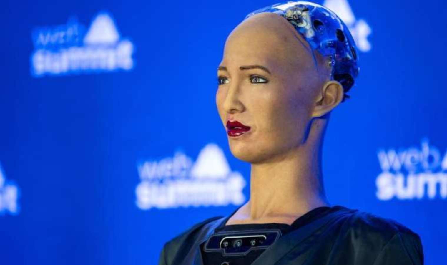 Robot Sophia'nın bu zamana kadar attığı en ilgi çekici 10 Tweet