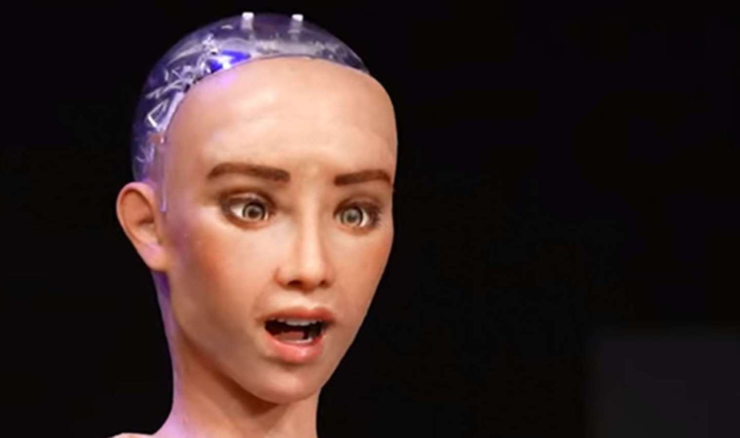 Robot Sophia'nın bu zamana kadar attığı en ilgi çekici 10 Tweet